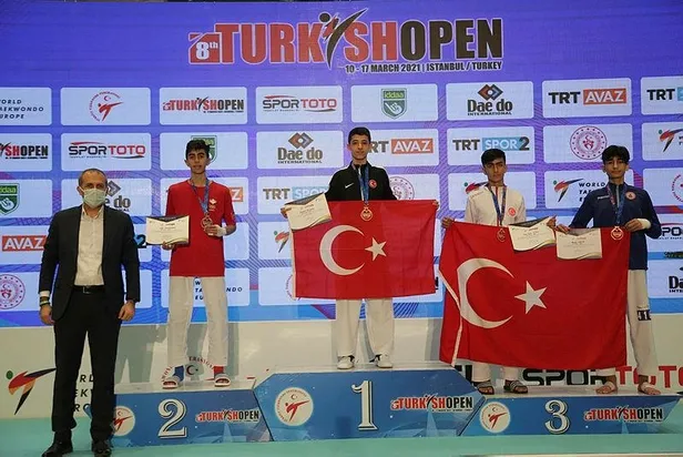 uluslararasi-turkiye-acik-tekvando-turnuvasinda-milli-sporculardan-5i-altin-24-madalya-1615744722081.jpeg Uluslararası Türkiye Açık Tekvando Turnuvası'nda milli sporculardan 5'i altın 24 madalya!-3