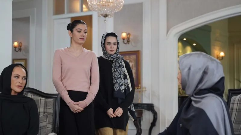 ayni-yagmur-altinda-6-bolumde-sirlar-gun-yuzune-cikiyor-1773392976796.jpg Aynı Yağmur Altında 6. bölümde sırlar gün yüzüne çıkıyor-3