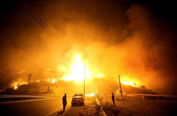 mersindeki-orman-yangininda-son-durum-alevler-karayoluna-ulasti-mudahale-11-ucak-29-helikopter-138-arazoz-15-d-1662590345142.jpg Mersin’deki orman yangınında son durum: Alevler karayoluna ulaştı, müdahale 11 uçak, 29 helikopter, 138 arazöz, 15 dozer, 850 personel ile devam ediyor-7