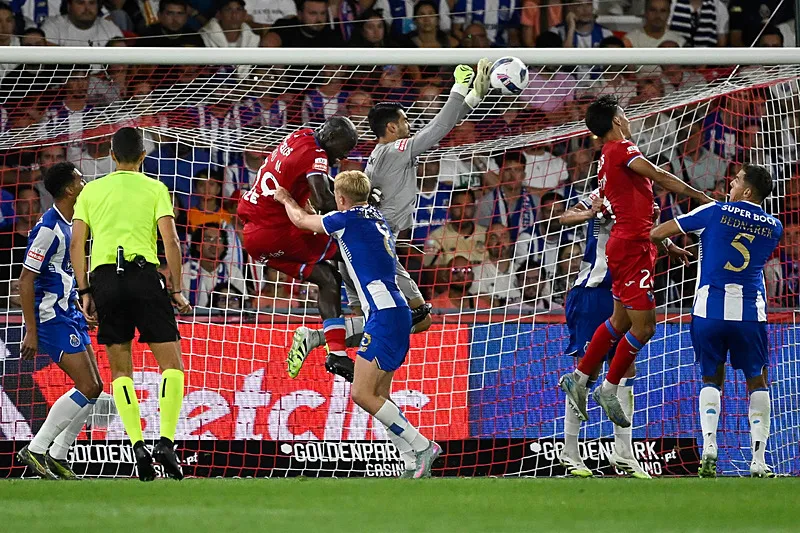 Galatasaray'dan Fenerbahçe'ye dev çalım! Planlar değişti - 4