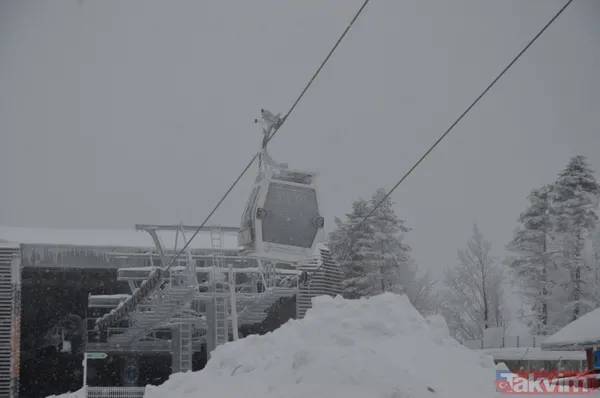 Uludağ'da kar yağışı iki gündür devam ediyor! Otomobiller kayboldu - 6