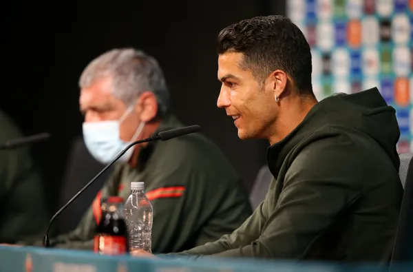 ronaldonun-icmeyin-demesi-coca-colaya-4-milyar-dolar-kaybettirdi-1623826344948.jpg Ronaldo'nun 'içmeyin' demesi Coca Cola'ya 4 milyar dolar kaybettirdi-5