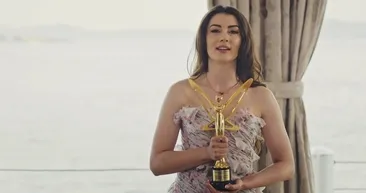 Burcu Özberkin estetiksiz hali sosyal medyayı karıştırdı! Afili Aşk ile Altın Kelebek alan Burcu Özberk...