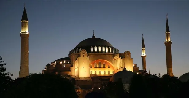 Ayasofya-i Kebir Cami-i Şerifi'nde 87 yıl sonra Berat Kandili heyecanı