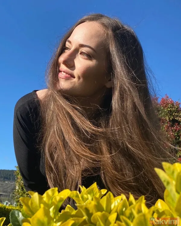 Burak Özçivit’in biricik eşi Fahriye Evcen’den anne-oğul pozu! Paylaşımlara hız verdi: Bornozlu pozlarıyla ortalığı kasıp kavurmuştu - 4