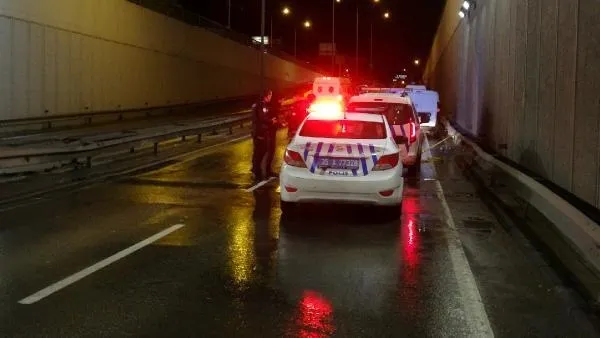 İzmir'de gece yarısı korkunç son! Yolda aracına yakıt doldururken otomobilin çarptığı adam hayatını kaybetti-3