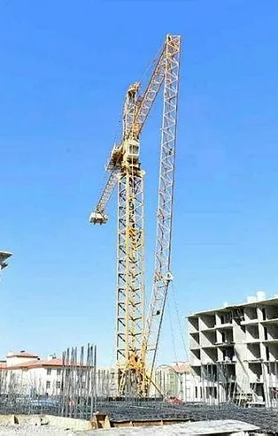 Malatya'da vinç devrildi: 3 ölü