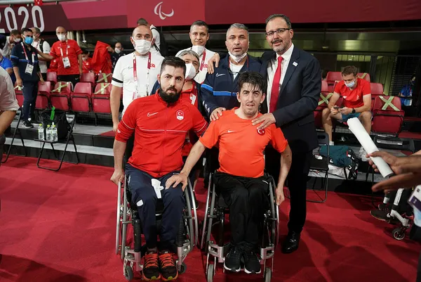 son-dakika-2020-tokyo-paralimpik-oyunlarinda-abdullah-ozturk-altin-madalyanin-sahibi-oldu-1630315724870.jpg Son dakika! 2020 Tokyo Paralimpik Oyunları'nda Abdullah Öztürk altın madalyanın sahibi oldu-5