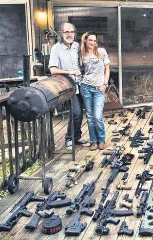 ABD Teksas'taki görüntüler askeri karargahı aratmadı! Her evde onlarca silah olduğu ortaya çıktı