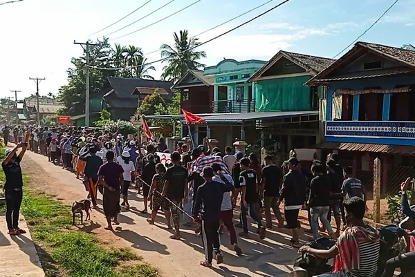 son-dakika-fransiz-basinindan-sok-iddia-total-myanmarda-darbecilere-finansal-destek-sagliyor-1620127997134.jpg SON DAKİKA: Fransız basınından şok iddia: Total Myanmar'da darbecilere finansal destek sağlıyor-6