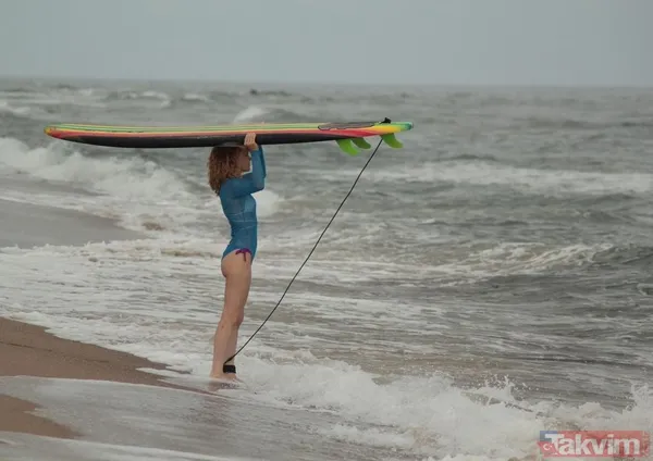 Güldür Güldür'ün Çiçek'i derin göğüs dekolteli dantelli büstiyeri ile ortalığı salladı! Açelya Topaloğlu'nu gören bir daha baktı - 8