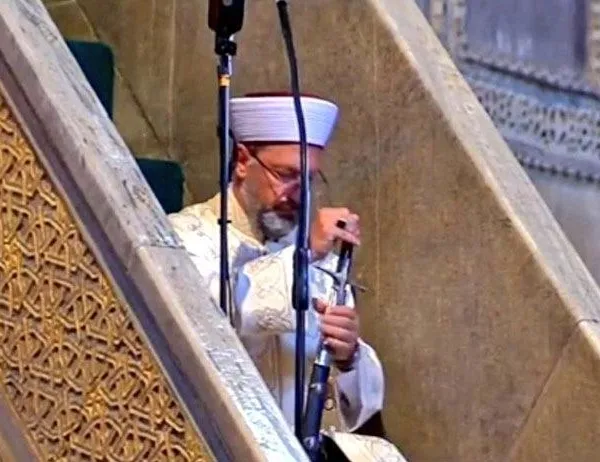 Erbaş’tan kılıçlı hutbe açıklaması: 481 yıl...