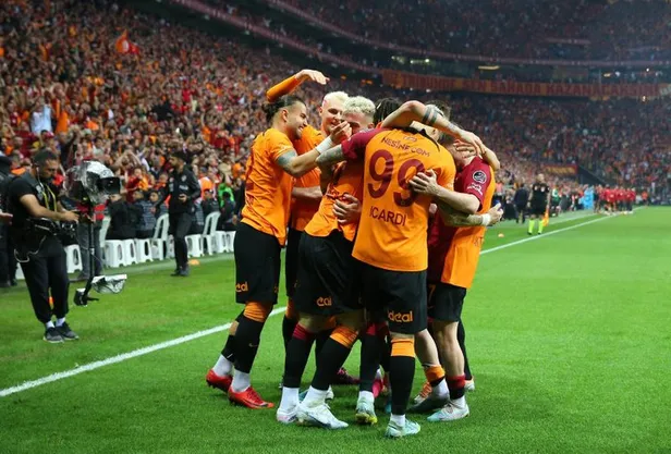 molde-macina-saatler-kala-galatasaraya-30-milyon-euroluk-piyango-turk-futbol-tarihine-gececek-1692602817749.jpg Molde maçına saatler kala Galatasaray'a 30 milyon euroluk piyango! Türk futbol tarihine geçmeye hazırlanıyor-9