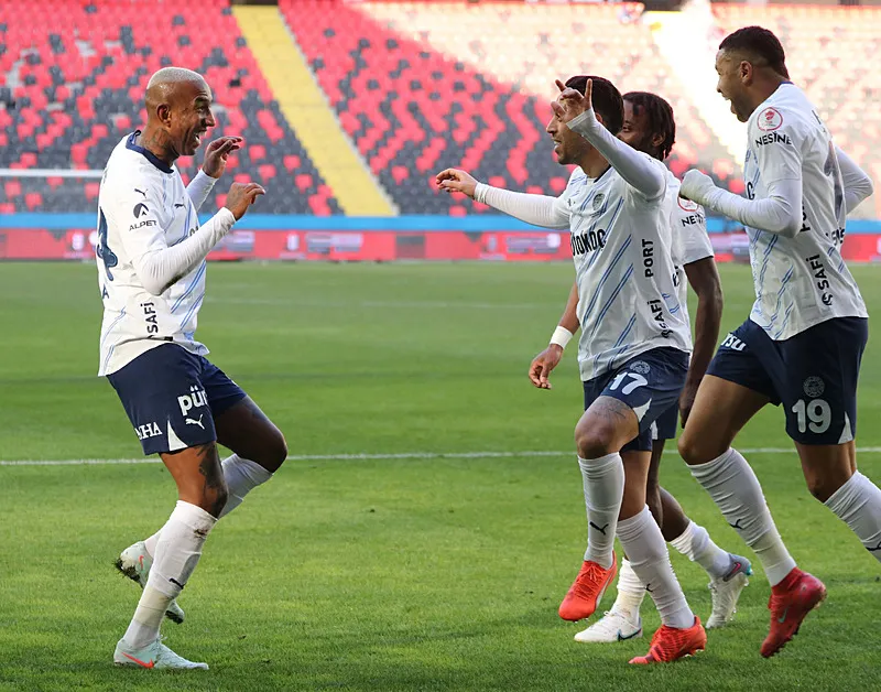 Fenerbahçe'nin yıldızı için Gaziantep FK maçı sonrası çarpıcı yorum! "İmdat düğmesi" - 8