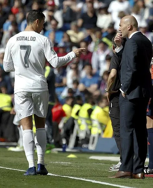 cristiano-ronaldo-real-madride-geri-mi-donuyor-zinedine-zidanedan-flas-aciklama-1615824191109.jpeg