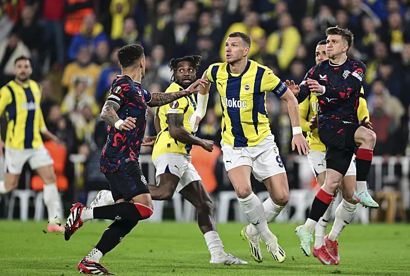 Fenerbahçe'den 18'lik yıldıza kanca! Transferde dev rakip var - 1