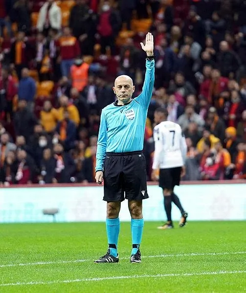 kerem-akturkoglunun-pozisyonu-yikti-galatasaray-once-sevindi-sonra-uzuldu-1638636119972.jpeg Kerem Aktürkoğlu'nun pozisyonu yıktı! Galatasaray önce sevindi sonra üzüldü...-2