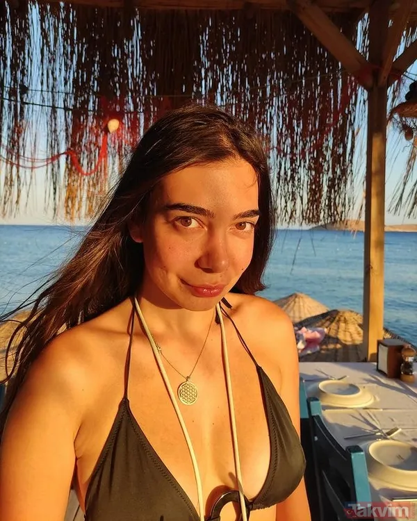 Alemin Kralı'nın Oben'i bikinili pozlarıyla sosyal medyayı yaktı kavurdu! Dua Lipa’ya benzetilen Birsu Demir’in son haline bakın - 19