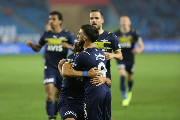 trabzonspor-fenerbahce-canli-anlatim-izle-1634490634403.jpeg Bakasetas şov yaptı! Lider değişti... Trabzonspor 3-1 Fenerbahçe | MAÇ SONUCU!-2