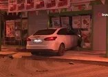 Üsküdar'da otomobil markete girdi