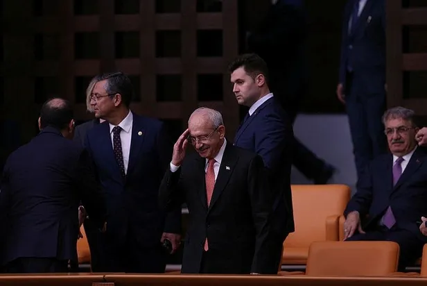 meclis-disi-kalan-kemal-kilicdaroglu-sadece-locada-yer-buldu-takvim-o-anlarin-dedikodusunu-ortaya-cikardi-1685749861093.jpeg