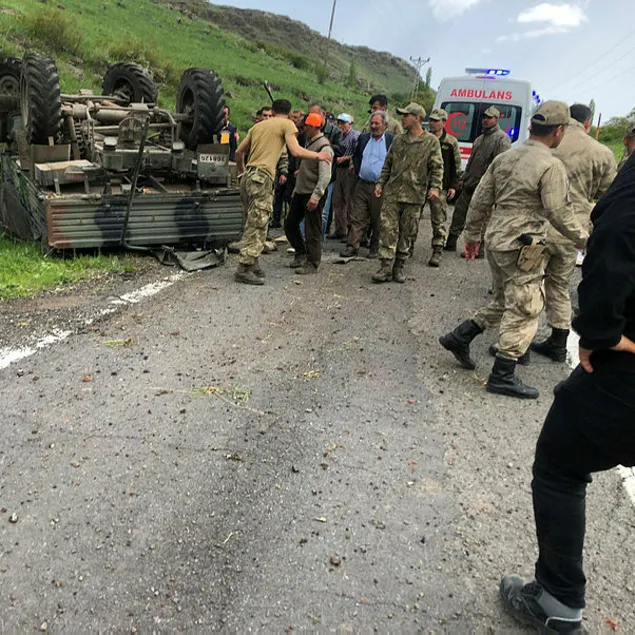 Ardahan’da askeri araç devrildi: 4 yaralı