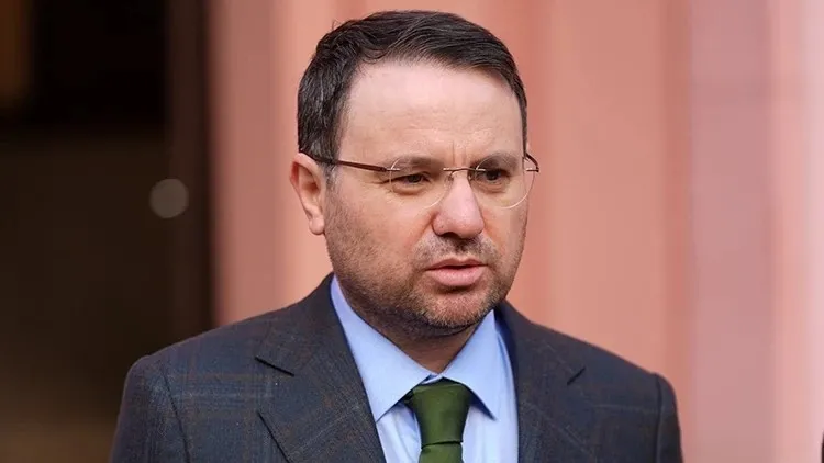 bakan-gurlek-duyurdu-2027-icin-hukuk-okuryazarligi-seferberligi-1777112532960.jpeg Bakan Gürlek duyurdu: 2027 için hukuk okuryazarlığı seferberliği-5