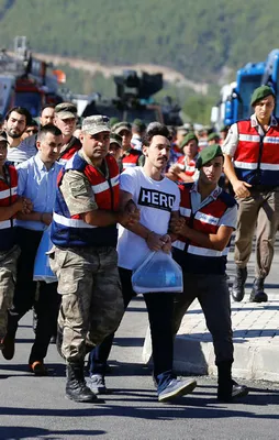 FETÖ'cü alçak mahkeme salonunu karıştırdı