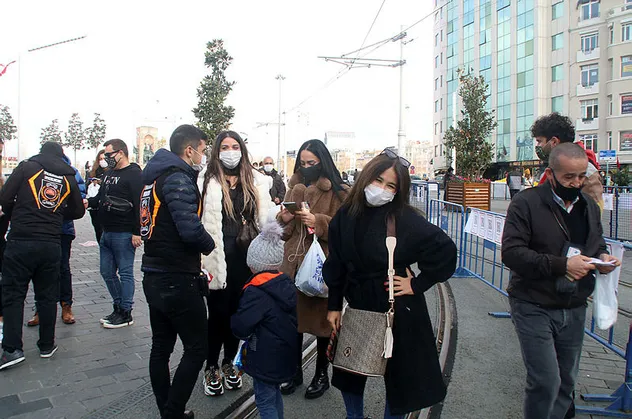 Yerliler polise takıldı, İstiklal Caddesi turistlere kaldı