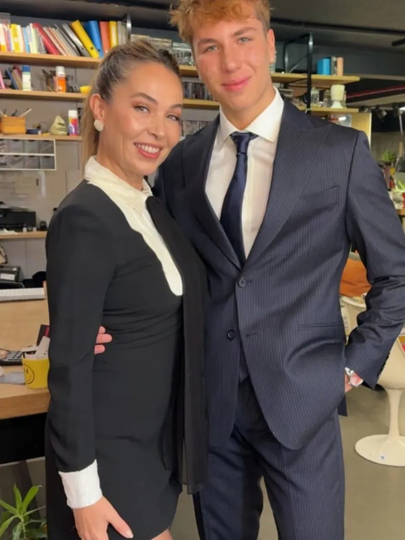 baris-falay-ve-esra-ronabarin-oglu-mavi-ruzgar-17-yasina-basti-annesinin-boyunu-gecti-1772613461942.jpg Barış Falay ve Esra Ronabar’ın oğlu Mavi Rüzgar 17 yaşına bastı! Annesinin boyunu geçti-5