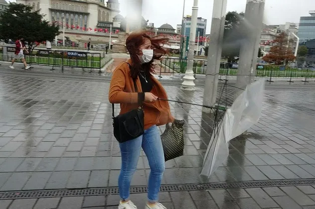 Son dakika: Meteoroloji saat vererek uyardı: İstanbul'da sağanak alarmı | 13 Ekim HAVA DURUMU