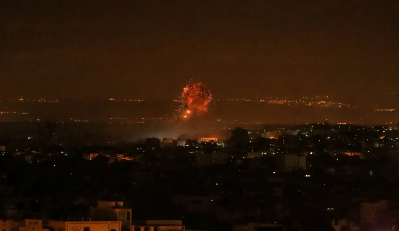 İsrail uçakları Gazze'yi bombalıyor - 6