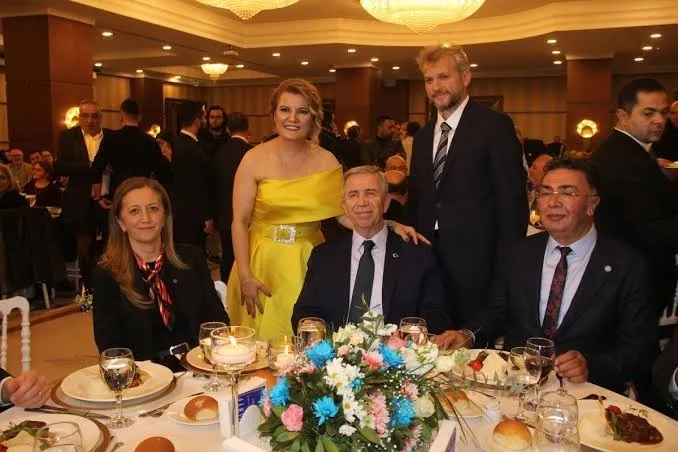 rusveti-sunnet-dugunuyle-akladilar-1784936571439.jpeg CHP'li İzmit Belediyesi'ndeki yolsuzluk soruşturmasında şoke eden itiraflar: Sünnet düğününü rüşvete kılıf yaptılar-3