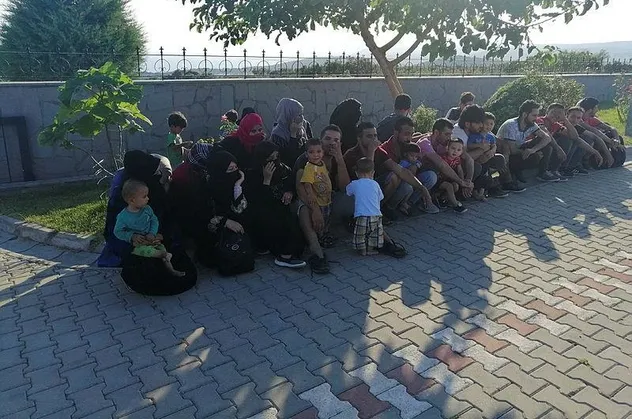 Son dakika: Çanakkale'de 330 düzensiz göçmen yakalandı