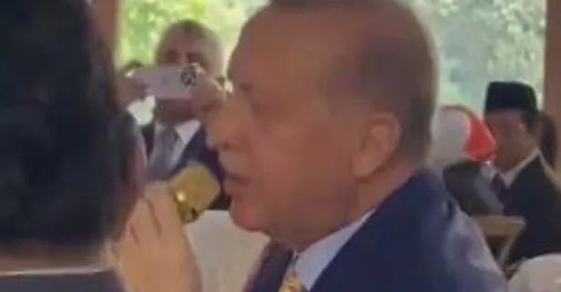 Başkan Erdoğan Endonezya'da Mehter Marşı'na eşlik etti