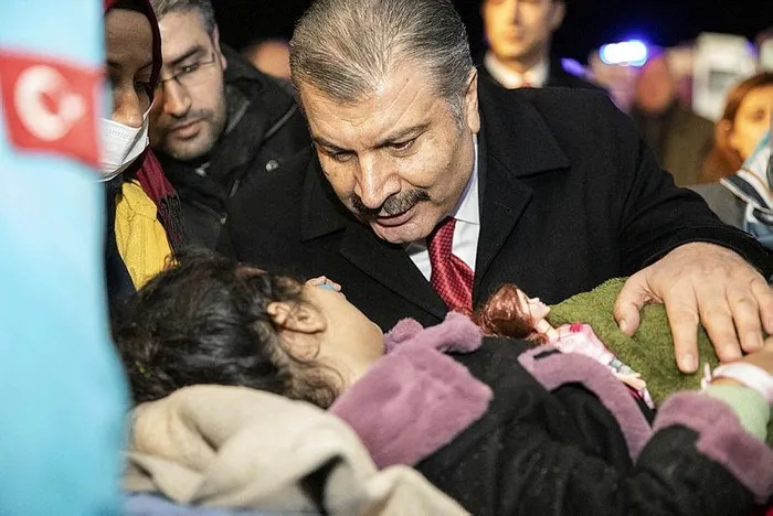 gazzeden-turkiyeye-hasta-tahliyesi-23-hasta-21-refakatci-turkiyeye-getirildi-1701293998008.jpeg Gazze'den Türkiye'ye hasta tahliyesi! 23 hasta, 21 refakatçi Türkiye'ye getirildi-2