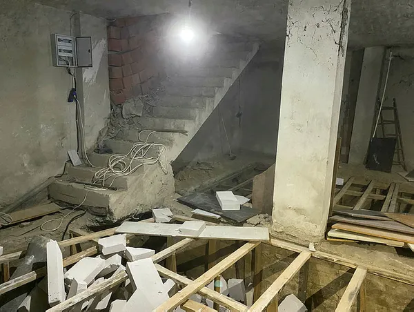 kagithanede-trajikomik-haber-zemine-15-metre-kacak-kat-indirdi-1676983839747.jpg Kağıthane’de trajikomik haber: Zemine 1.5 metre kaçak kat indirdi!-6