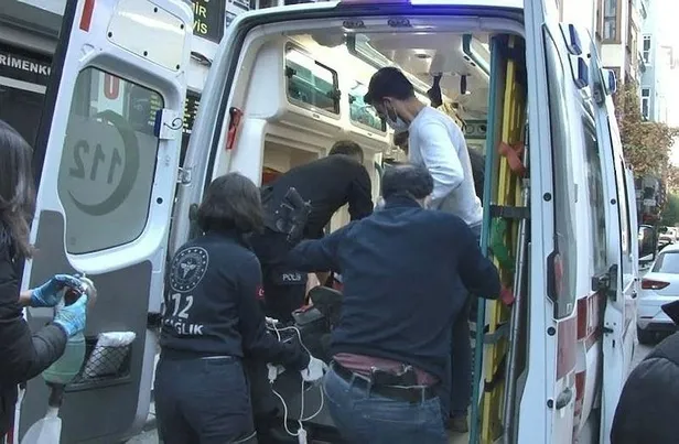 SON DAKİKA: Beyoğlu'nda dehşet anları: Boğazından bıçaklayıp kaçtı-6