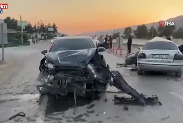 Osmaniye’de kavşakta feci çarpışma: 2 yaralı!