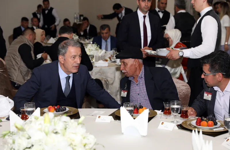 Bakan Akar ve komutanlardan şehit aileleri ile iftar - 5