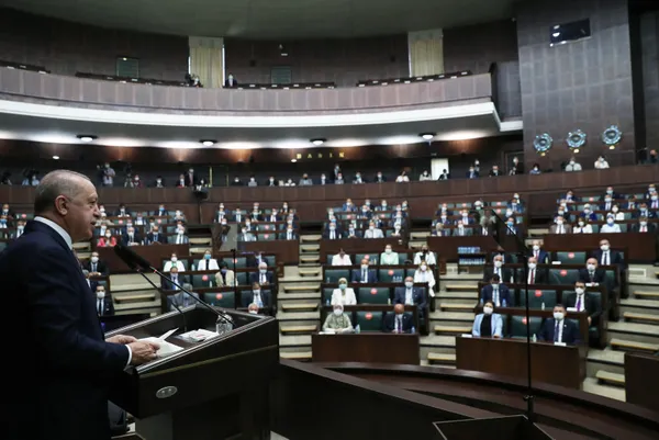 son-dakika-baskan-recep-tayyip-erdogandan-kemal-kilicdarogluna-katarli-ogrencilere-sinavsiz-universite-tepkisi-1625049057504.jpg SON DAKİKA: Başkan Recep Tayyip Erdoğan'dan Kemal Kılıçdaroğlu'na 'Katarlı öğrencilere sınavsız üniversite' tepkisi:-5