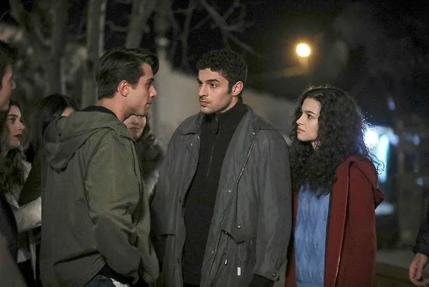 gozler-onun-uzerinde-kardeslerimin-asiyesi-hakkindaki-gercek-sasirti-genc-oyuncu-su-burcu-yazgi-coskun-1616787641776.jpeg Gözler onun üzerinde! Kardeşlerim'in Asiye'si hakkındaki gerçek şaşırttı! Genç oyuncu Su Burcu Yazgı Coşkun...-10