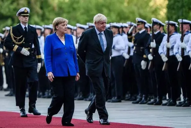 İngiltere’nin yeni Başbakanı Johnson'dan dikkat çeken hareket-4