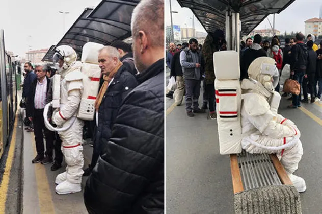 İstanbul Uzunçayır'da metrobüse astronot kıyafetiyle binen adam şaşırttı!