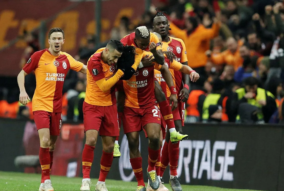 Galatasaray’ın eski yıldızı geri dönüyor!