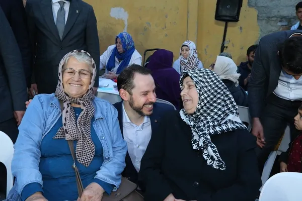Enerji ve Tabii Kaynaklar Bakanı Berat Albayrak vatandaşlarla bir araya geldi-1