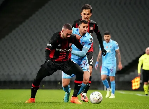 Son şampiyona İstanbul'da soğuk duş! Karagümrük-Trabzonspor: 4-1-4
