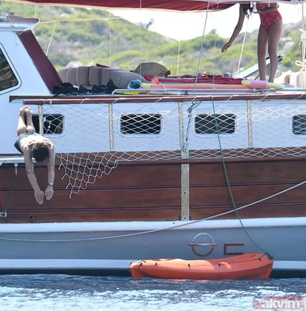 Zeynep Tuğçe Bayat ve eşi Cansel Elçin aşka geldi uluorta öpücüklere boğdu! Kuruluş Osman'ın yıldızından aldırışsız romantizm - 4
