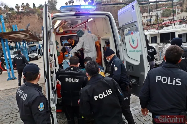 Limanda Bekleyen Sağlık Ekibi, Karaya Çıkarılan Turiste Kalp Masajı Uygulamaya Başladı. Yaklaşık 45 Dakika Süren Ve Elektroşokun Da Kullanıldığı Müdahale Sonucu...