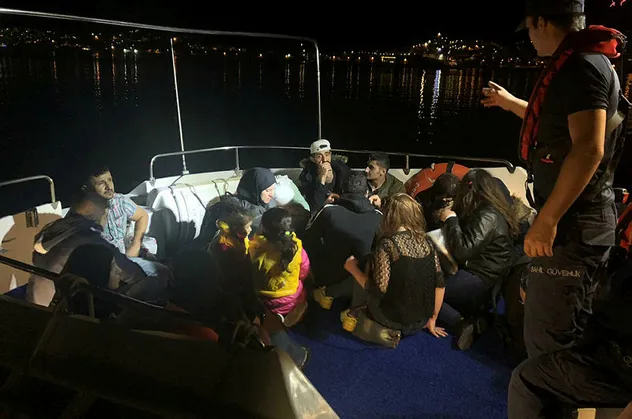 İzmir'de 35 kaçak göçmen yakalandı